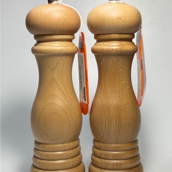 Le Creuset Beech Wooden Salt Pepper Mill Set + Tray + Caps Set of 5pc NWT - Picture 4 of 8